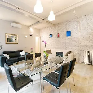 https://modern-apartment-near-colosseum.it-romehotels.com